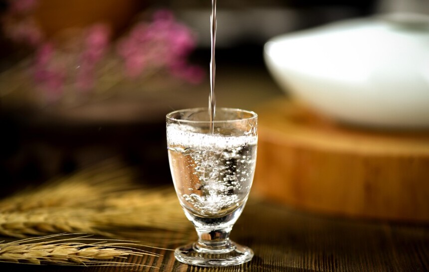 1760342985974192.jpg 白酒12.jpg