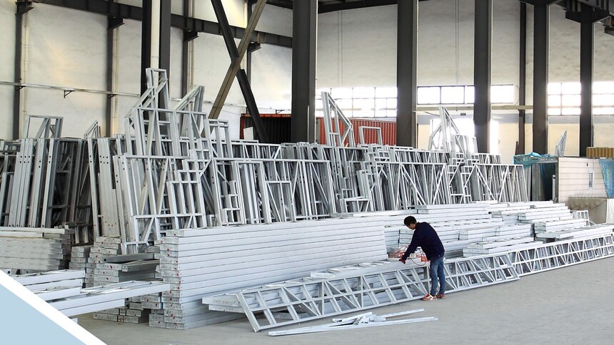 1754027735845696.jpg 工人轻钢.jpg