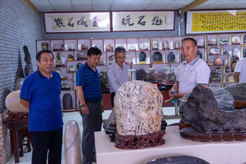 洛阳市研学专家梁艺峰一行走访考察洛阳奇石城 洛阳市研学专家梁艺峰一行走访考察洛阳奇石城