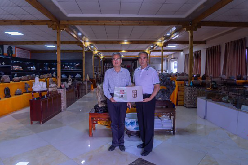 洛阳市研学专家梁艺峰一行走访考察洛阳奇石城 洛阳市研学专家梁艺峰一行走访考察洛阳奇石城