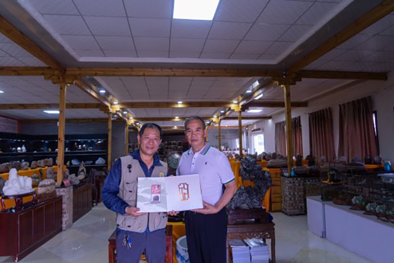 洛阳市研学专家梁艺峰一行走访考察洛阳奇石城 洛阳市研学专家梁艺峰一行走访考察洛阳奇石城