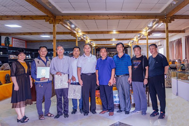 洛阳市研学专家梁艺峰一行走访考察洛阳奇石城 洛阳市研学专家梁艺峰一行走访考察洛阳奇石城