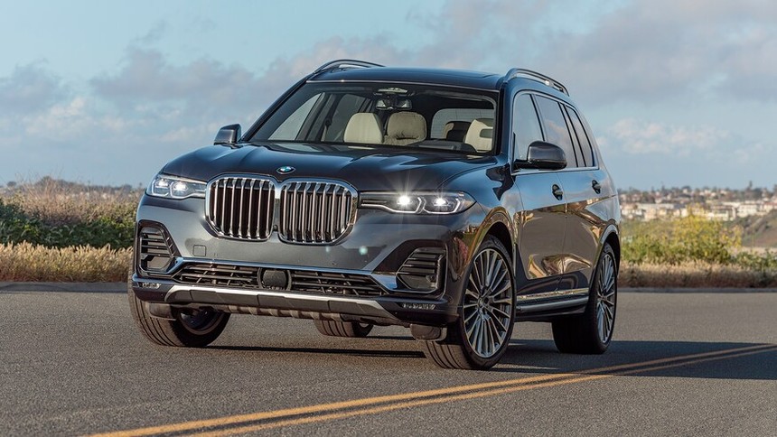 2019-BMW-X7-xDrive40i-front-three-quarter-1.jpg
