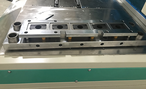 5 dies CR80 card mold for card punching machine.jpg