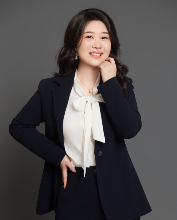 1758609242557907.jpg 熊菲_副本.jpg