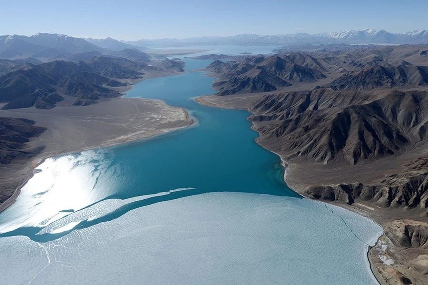 中国最长的湖图片