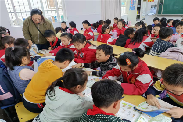 ������ ���������С����ɳ����������е�37Сѧ��ѧ������л��ʵ216.png