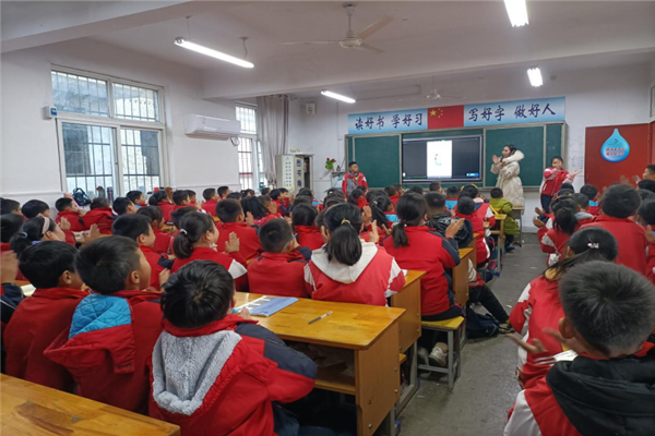 2_������ʾ����37Сѧ��ʵ��˫�������ߣ�������ɫ���á������ֿ���ƪ (1)378.png