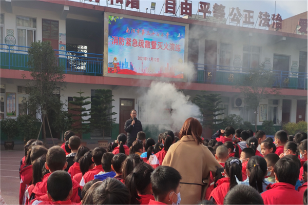 �߰� ��ʵ�������Σ�������ȫ���ա��������е���ʮ��Сѧ��չ����������ɢ����������(1)255.png