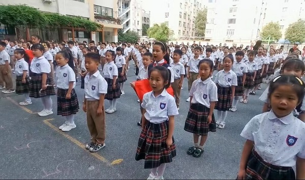 1685620523745433.jpg 唱队歌2_proc.jpg