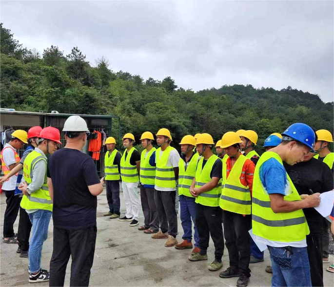 �����ڽ���˾����G107��Ŀ��һ����ҵ��Ա���а�ȫר����� (����ƽ ��).png