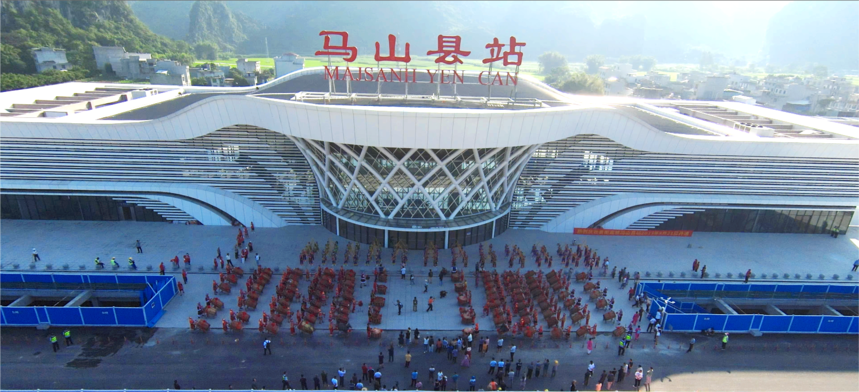 ͼΪ����ɽ�ص����ݳ��ţ���������׳����Σ��ô���ţƤ�ģ����űⵣ����ף��ɽ����վ�Ĺ�ͨ���޽��� �㣩.png