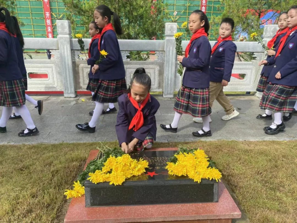 1696232735223643.jpg 1696232735223643.jpg