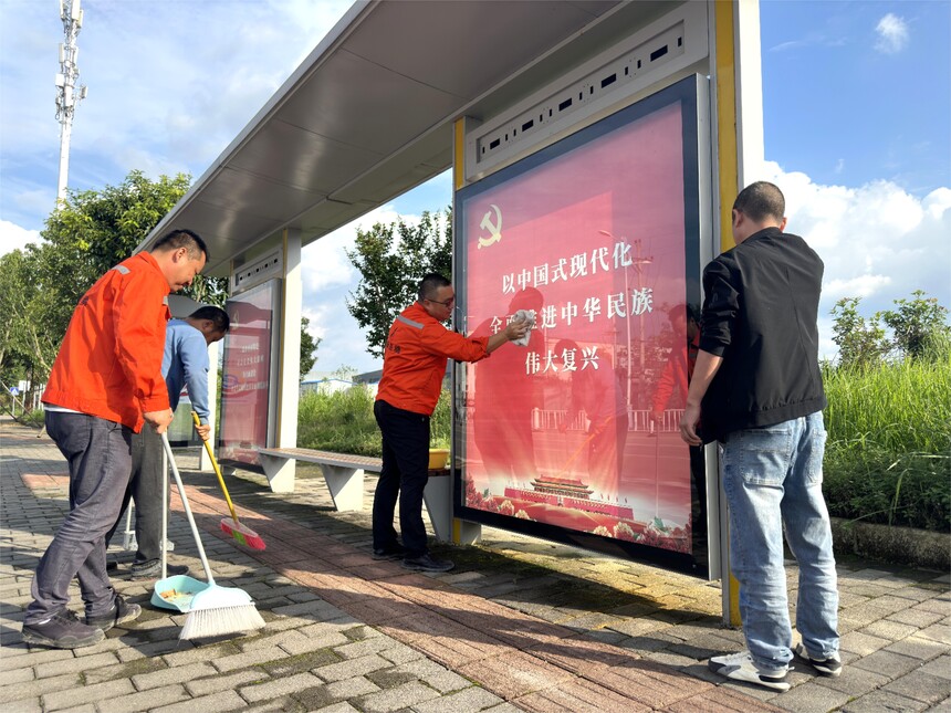 ����·�ż��ű����ڽ���˾��ƽ��Ŀ����־Ը��������������Ա���Ͷ� ��������.jpg