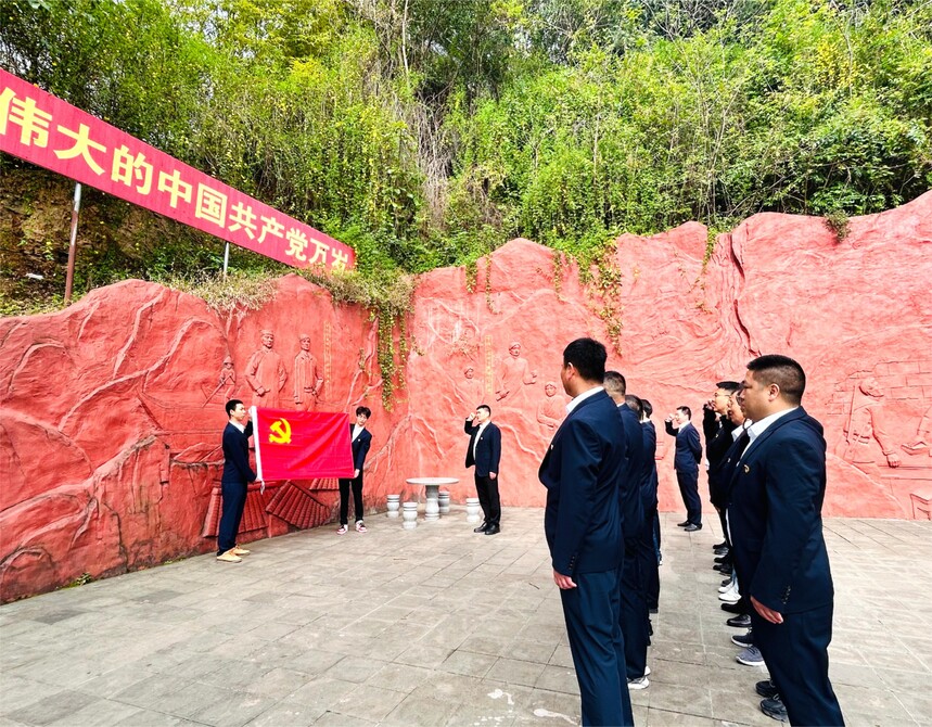 ����·�ż��ű����ڽ���˾��ɽ�������𻨴����Ŀ���ϵ�֧����Ա�����뵳�Ĵ�  �����ߣ�������.jpg