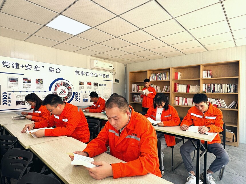 ͼΪ�����ڽ���˾��ƽ��Ŀְ����ְ�����ݿ���ѧϰ ��������.jpg