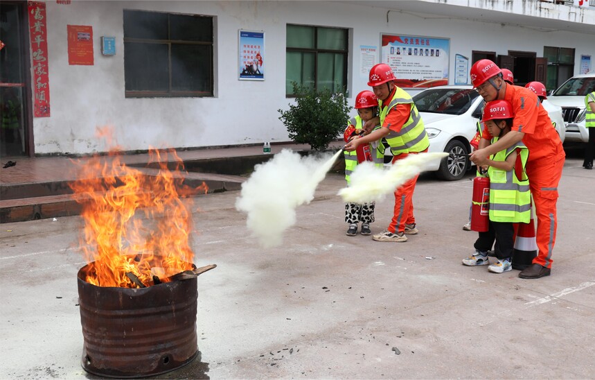 �����ڽ���˾����˫Ǯһ����Ŀְ����Ů����ģ������˾ȣ������� �㣩.JPG