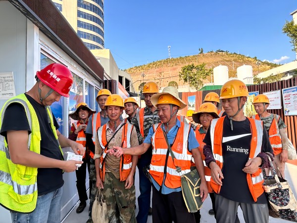 ͼΪ����ɽ������ҽԺ��Ŀ������Ա���ڸ����˷ַ������ҩƷ�������� �㣩(1).jpg