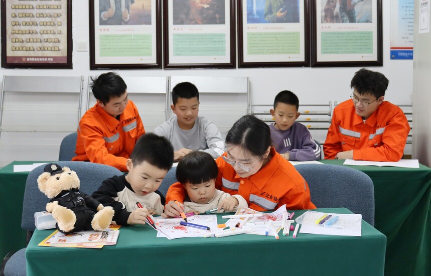 ��ʮһʦ����·�ż��ű����ڽ���˾���ϳ������ٹ�·��Ŀ�ܳа�����չ����ůͯ�� ����δ����ѧ�׷�����������־Ը�߸���Сѧ��д��ҵ��κ��ѩ �㣩 (2).jpg