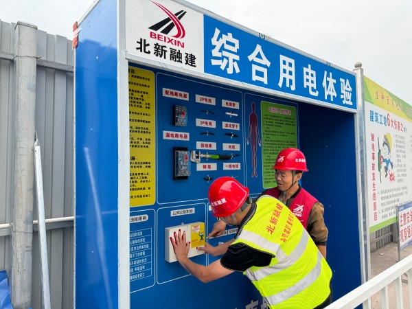 ͼΪ����ɽ������ҽԺ������Ժ���ڽ�����Ŀ������Ա�ڰ�ȫԱ��ָ�������ۺ��õ����������顰���������顱������ �㣩(1).jpg