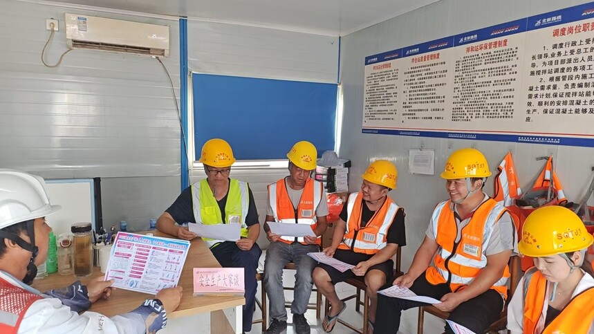 ˫Ǯһ����Ŀ��ȫԱ��Ԥ���������˽��а�ȫ�������ᡣ ������ ��.jpg