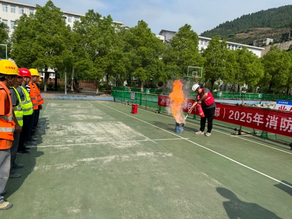 ͼΪ������·�ż��ű����ڽ���˾��ɽ�عٶ���ѧѧ�������������Ŀ(���в�)��ȫԱ����ʹ���������ģ�������������������� �㣩(1).jpg