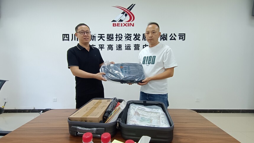 ͼһΪ2025��7��14�չ�˾������ϯ��ʦ����ο��Ʒ���͵��Ԫ���У���Ӱ ����棩_����.jpg