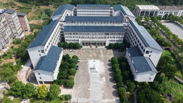 ͼΪ������·�ż��ű����ڽ���˾��ɽ�عٶ���ѧѧ�������������Ŀ����������ɸ���ʩ��������ͨ�������� �㣩(1).jpg