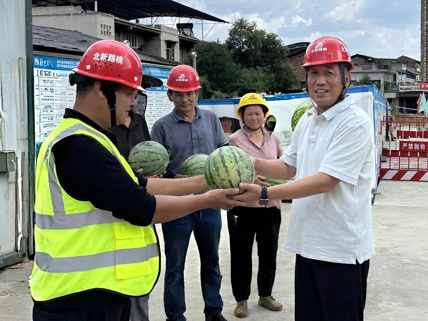 ͼΪ������·�ż��ű����ڽ���˾��ƽ�ذ�����ĿΪһ�߹�����ȥ��������ʣ�֣���� �㣩.jpg