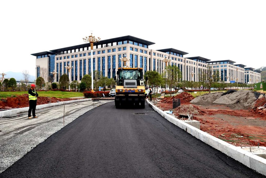 ͼ��Ϊ��ƽ��������CBD��Ŀ�ڶ�·��̯�����ࣨ��Ӱ ��־����_����_����.jpg