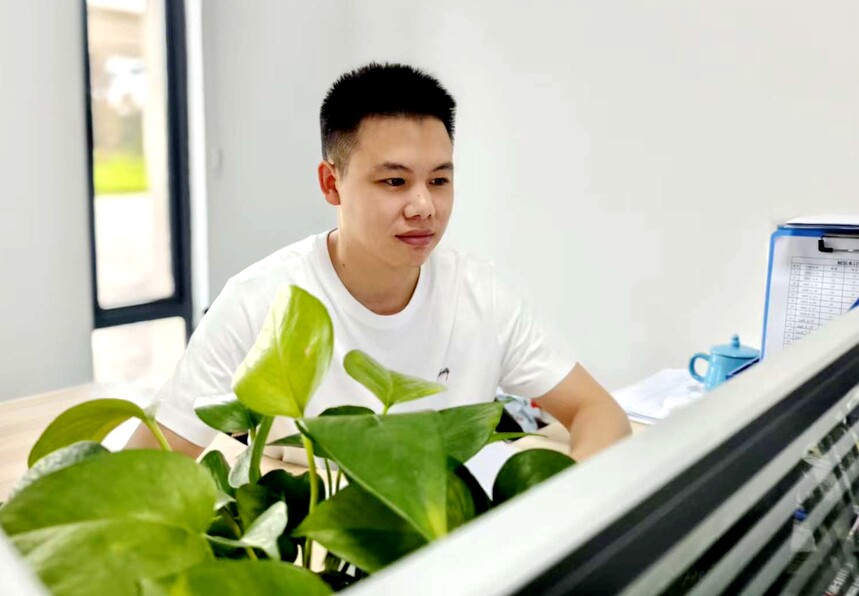 ͼ��Ϊ����ӿ��������˾ְԱ Ƚ����.jpg