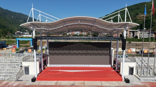 ͼ��Ϊ������·�ż��ű����ڽ���˾��ɽ�عٶ���ѧѧ�������������Ŀ��̨�ֽṹ��Ĥ�ṹ���칤�̺���ͼ������ �㣩(1).jpg