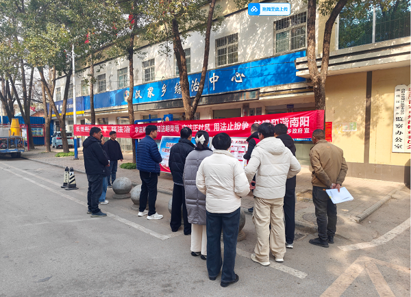 法润汉冢暖民心 志愿普法零距离