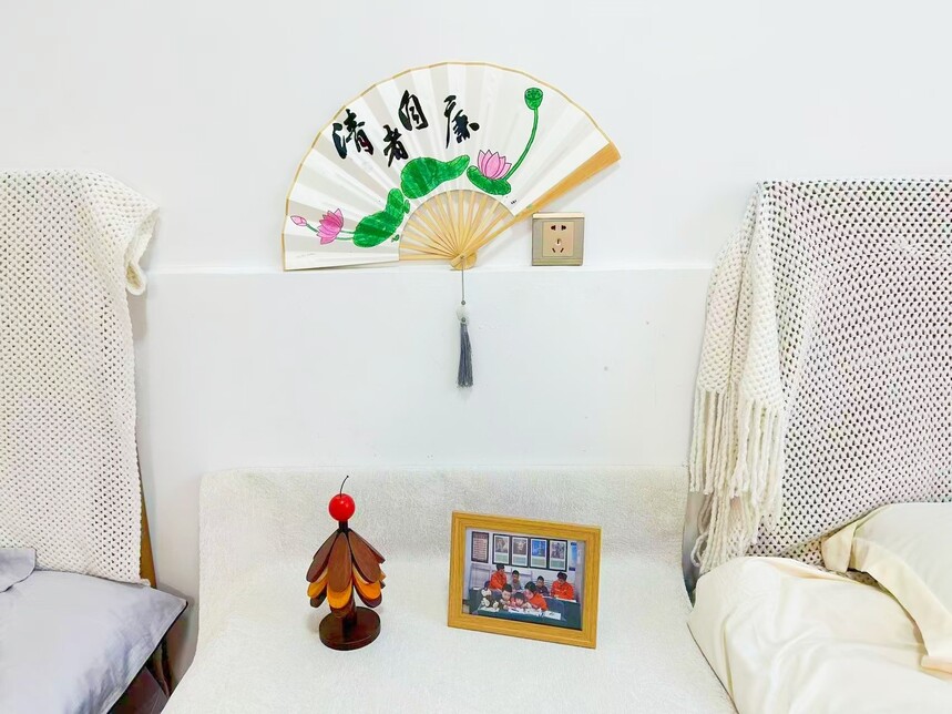 1.ͼΪ����·�ż��ű����ڽ���˾���ϳ����ܳа�����֧����̽��С�ݡ�ְ����Ů�����ȣ�κ��ѩ �㣩.jpg