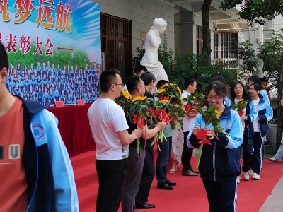 一举夺魁