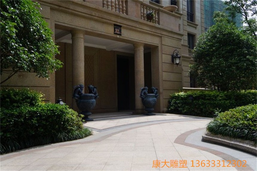13463792_600.jpg