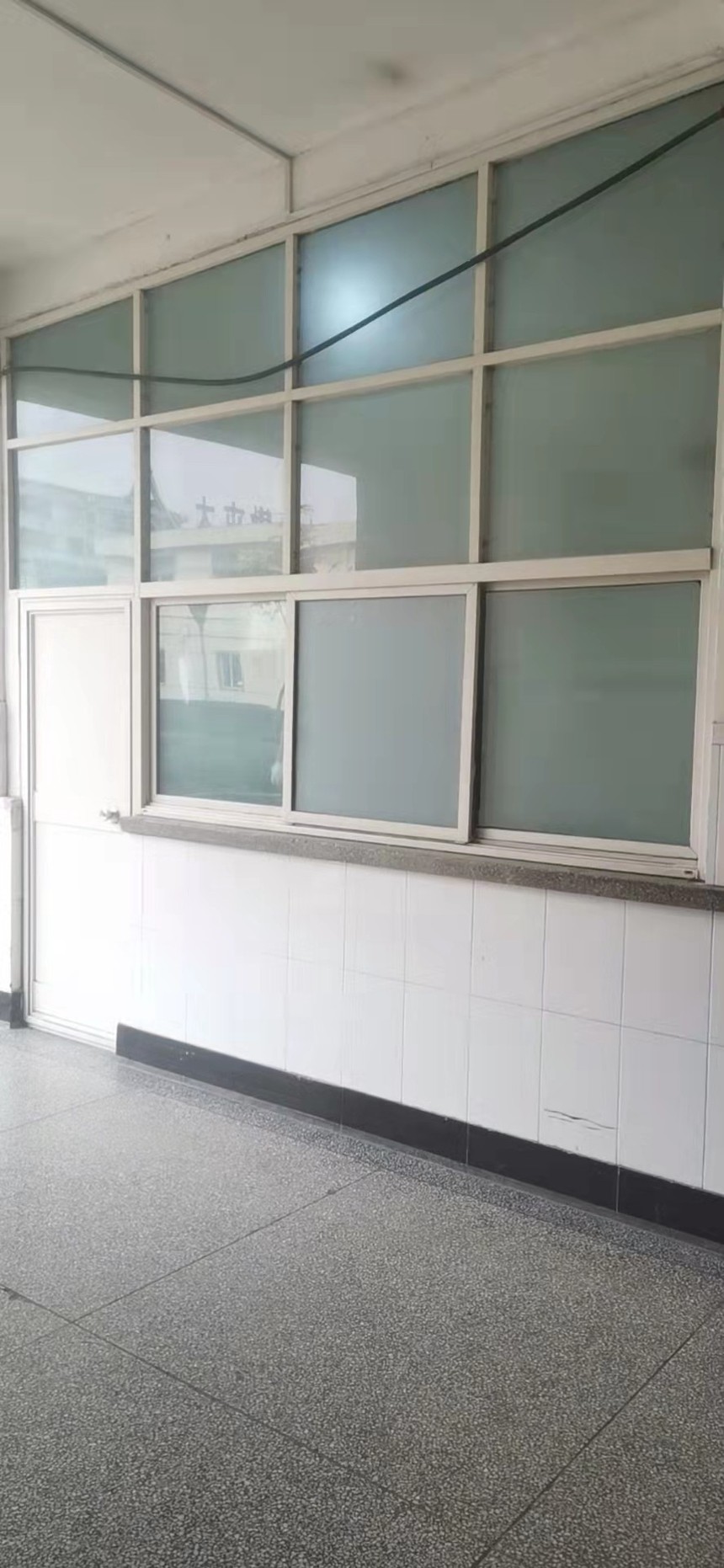 1638169230273759.jpg 病房楼入口东侧.jpg