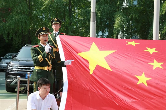 原天安门国旗护卫队队员亮相十六公司升旗仪式!
