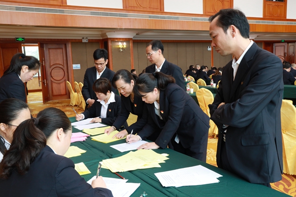 3.统计票现场.JPG