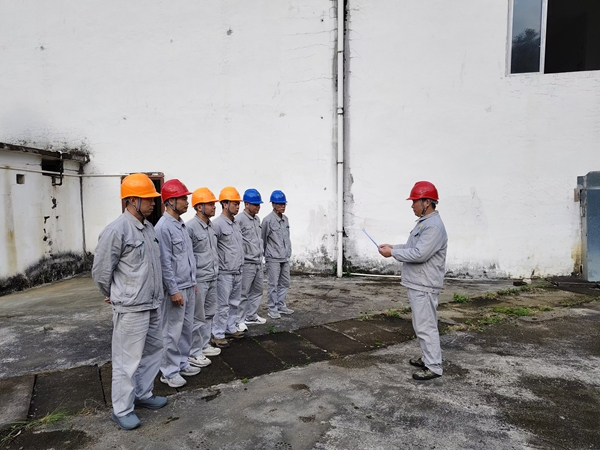 1767575026548244.jpg 班前会.jpg