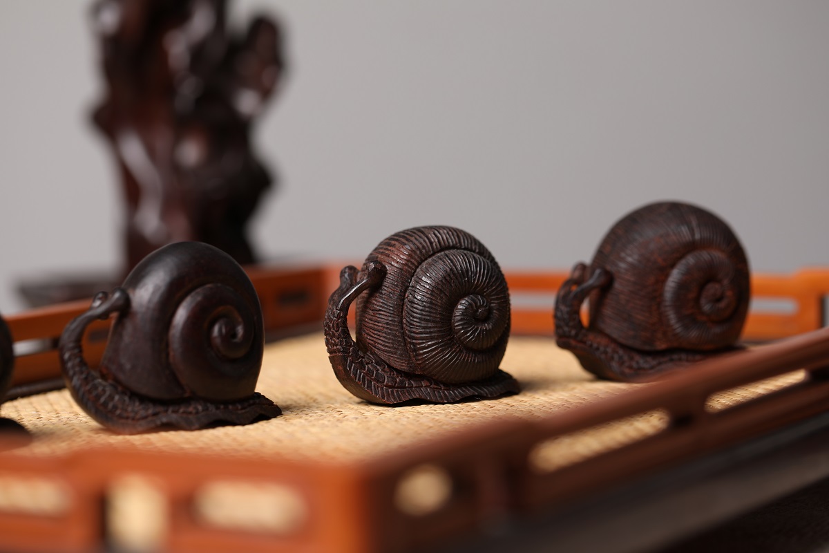 小叶紫檀蜗牛精工雕刻小物件