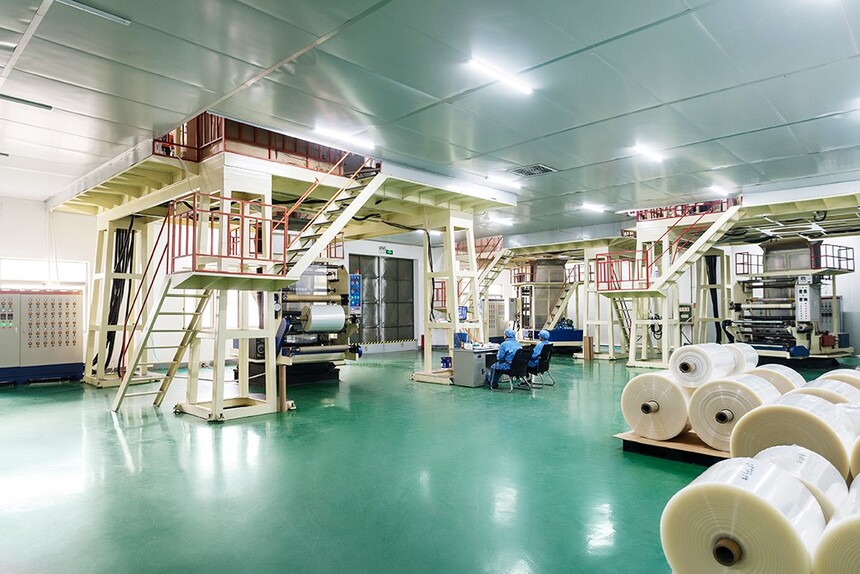 1752570917658125.jpg 吹膜车间小.jpg