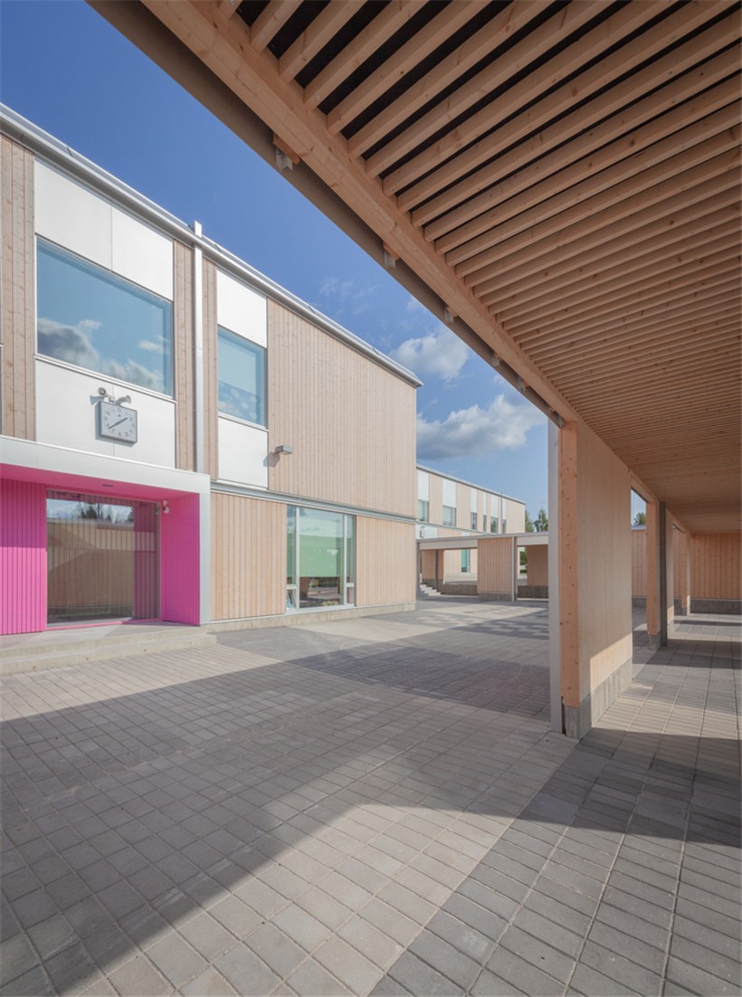day_-_elementary_school_yard_03.jpg