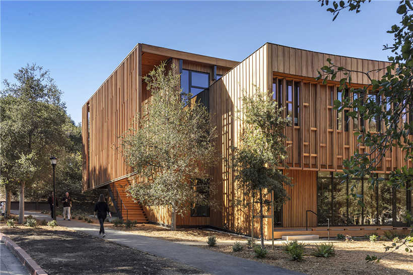 1588839060771287.jpg 007-stanford-university-denning-house-by-ennead.jpg