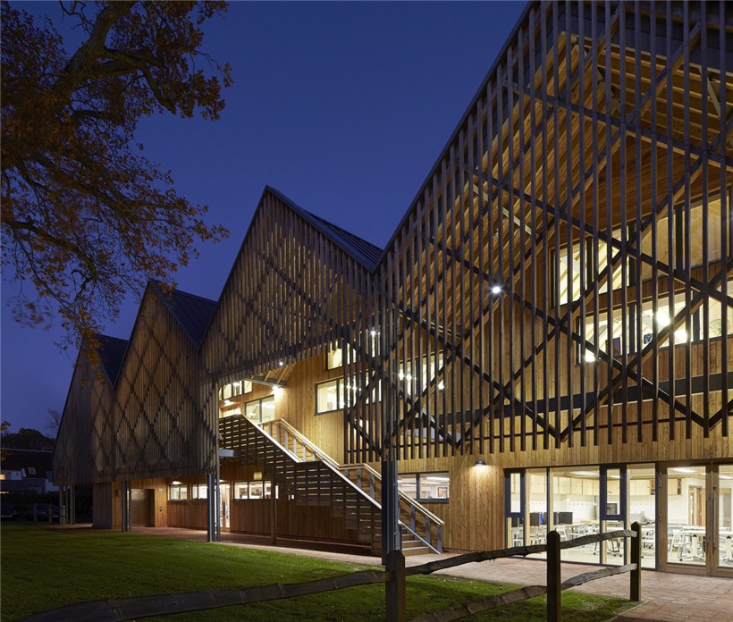 Bedales_School_of_Art_and_Design_Building_-_Copyright_Hufton___Crow_(3).jpg