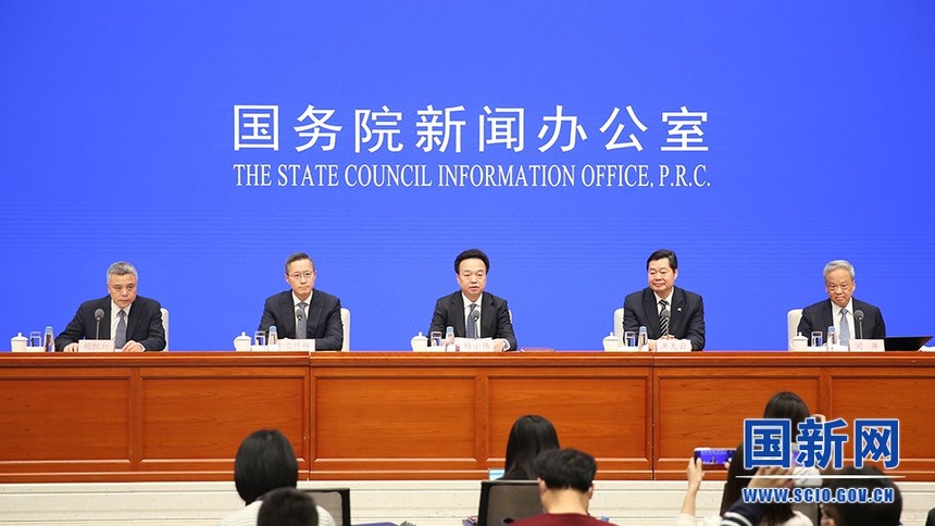 1604660328660057.jpg 资金不能玩“钱生钱”的游戏 启动“养老金融试点”.jpg