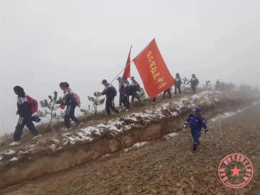 1617445649975568.jpg 宁夏固原2000多名学生徒步54公里祭英烈,已坚持26年6_副本.jpg
