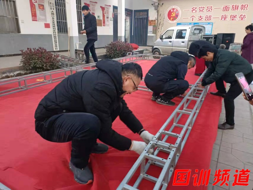 ��ίһ���ˡ���Ա��æ�Ŵ�̨����ױ������������Ϊ���Ͽ�ʼ���ݳ���������׼����  ��������.jpg