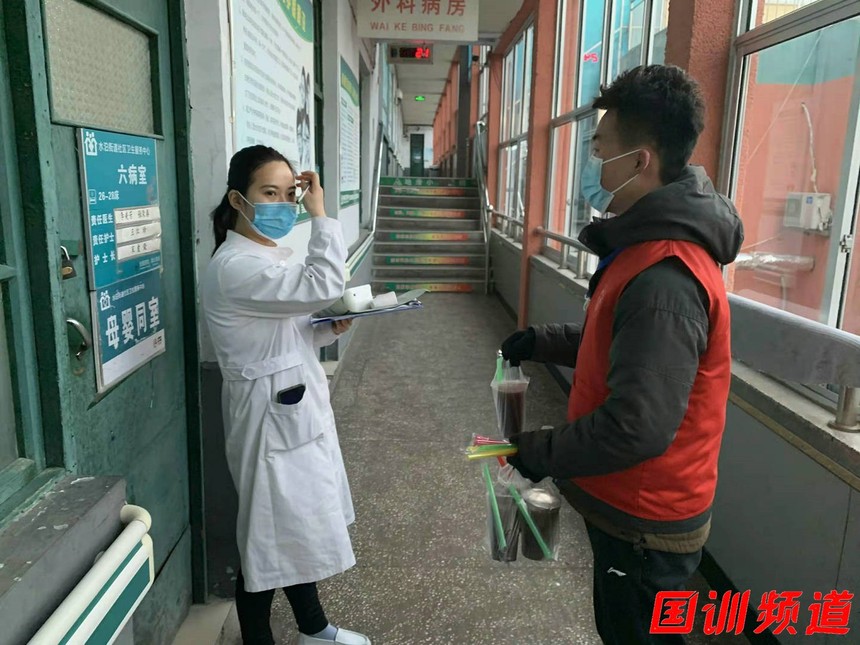 1641869089942176.jpg 山东梁山水泊爱心志愿者协会开展“一碗香粥温暖全城”暖心活动6.jpg