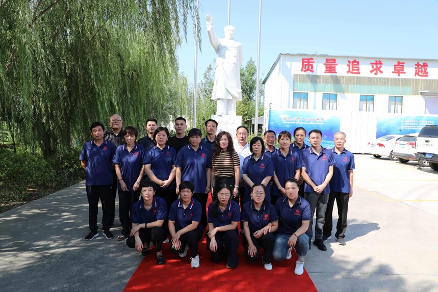 1758428592709930.jpg 山东滨州红满仓集团举行“缅怀伟人,再筑信仰”纪念教育活动4.jpg